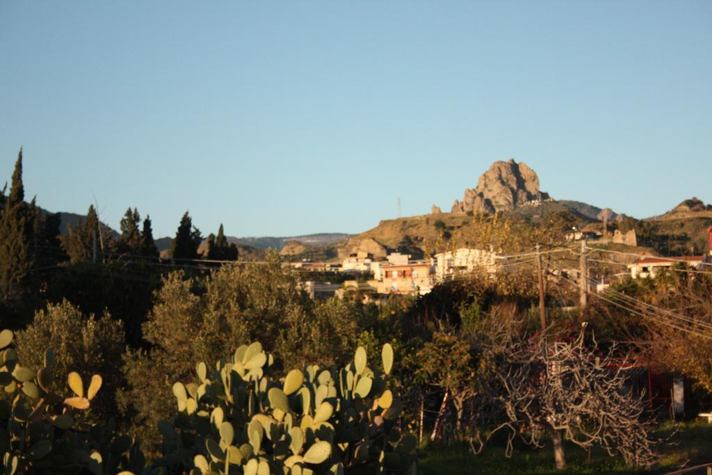 B&B Il Giardino Delle Meraviglie เมลิโต ดิ ปอร์โตซัลโว ภายนอก รูปภาพ