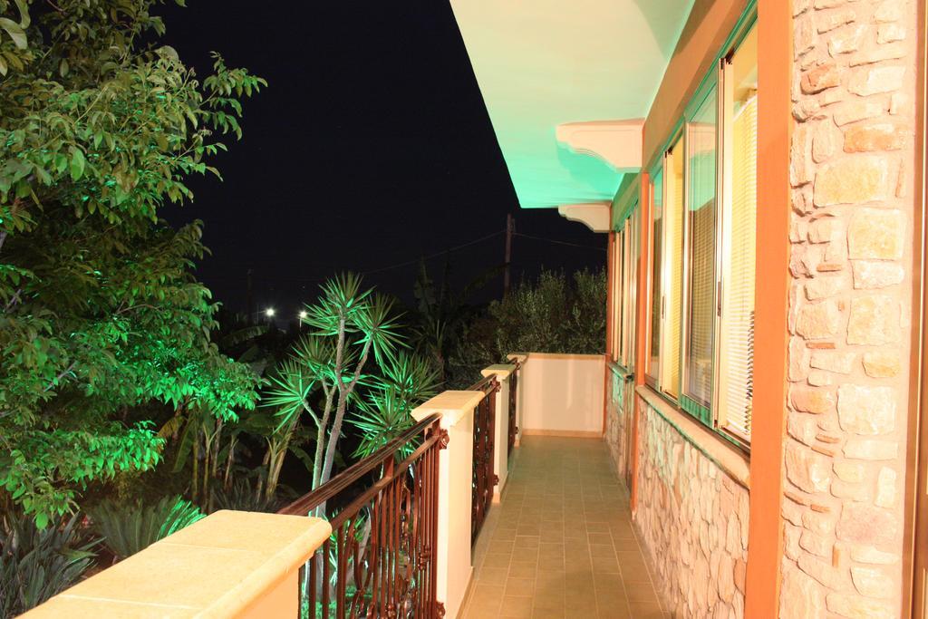 B&B Il Giardino Delle Meraviglie เมลิโต ดิ ปอร์โตซัลโว ภายนอก รูปภาพ